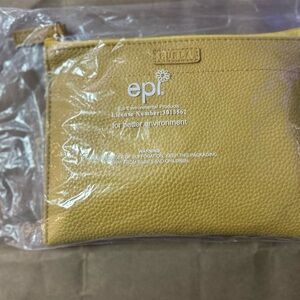 Furla x Eva air amenity kit (yellow) New! sealed